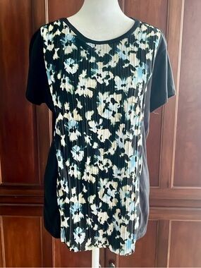 Simply Vera Vera Wang Top. Bow Tie Back in Black w/Floral Front Crepe Overlay.